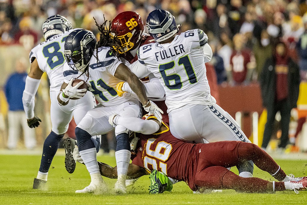 Alex Collins, former Seahawks and Ravens running back, killed in motorcycle  crash at age 28