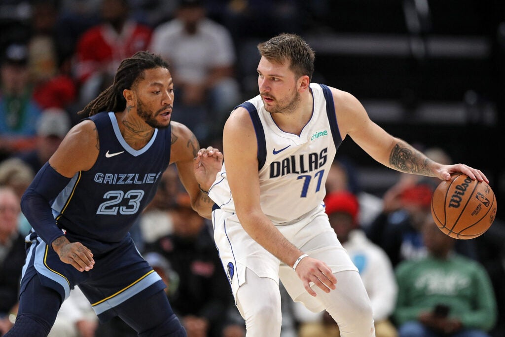 Mavericks improve to 3-0 behind Dončić triple-double