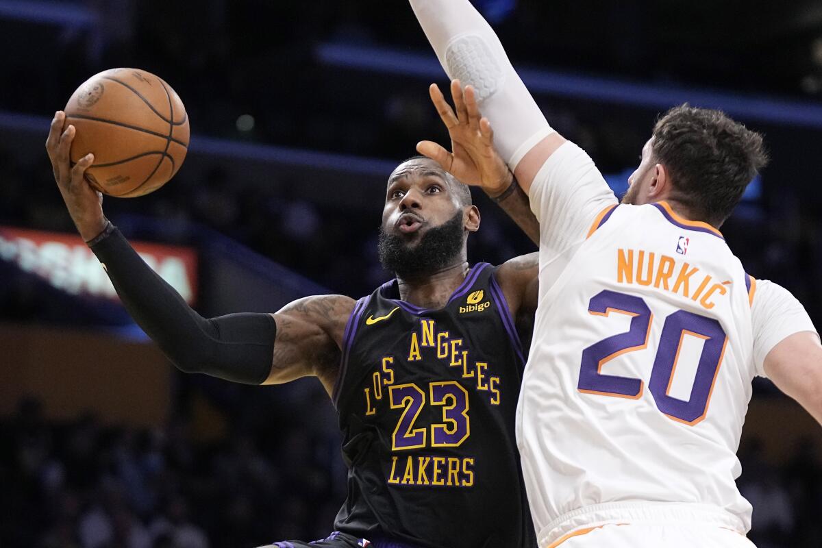 Lakers hold on against Suns, advance to Vegas