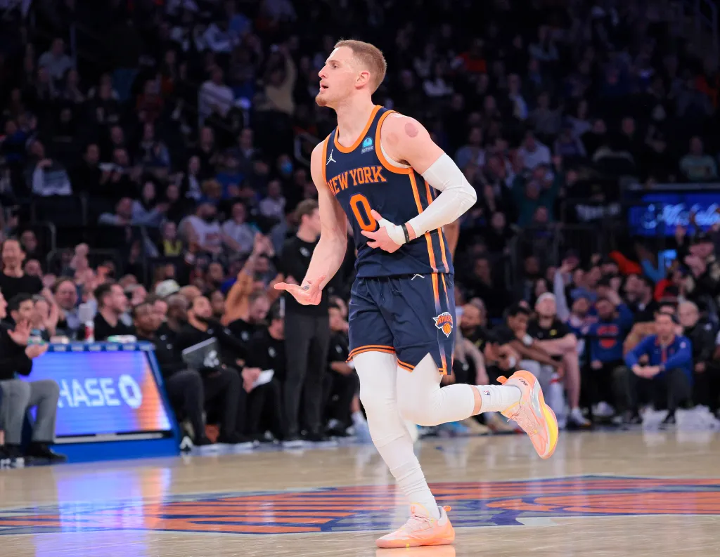 DiVincenzo drops 33, short-handed Knicks take care of Jazz