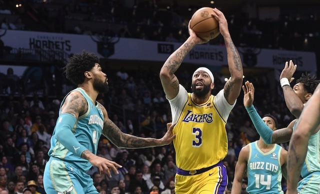 Lakers survive Hornets behind Davis triple-double