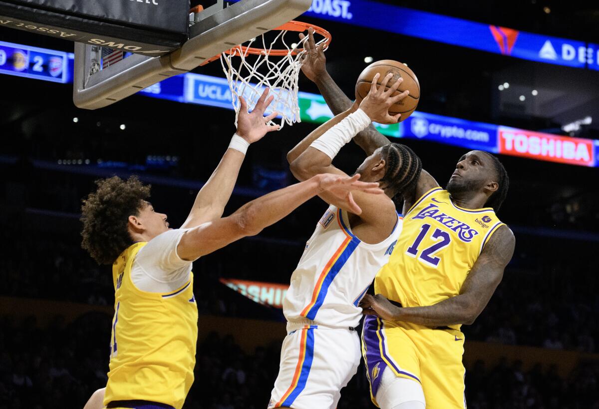 Russell drops 26, Lakers knock off Thunder