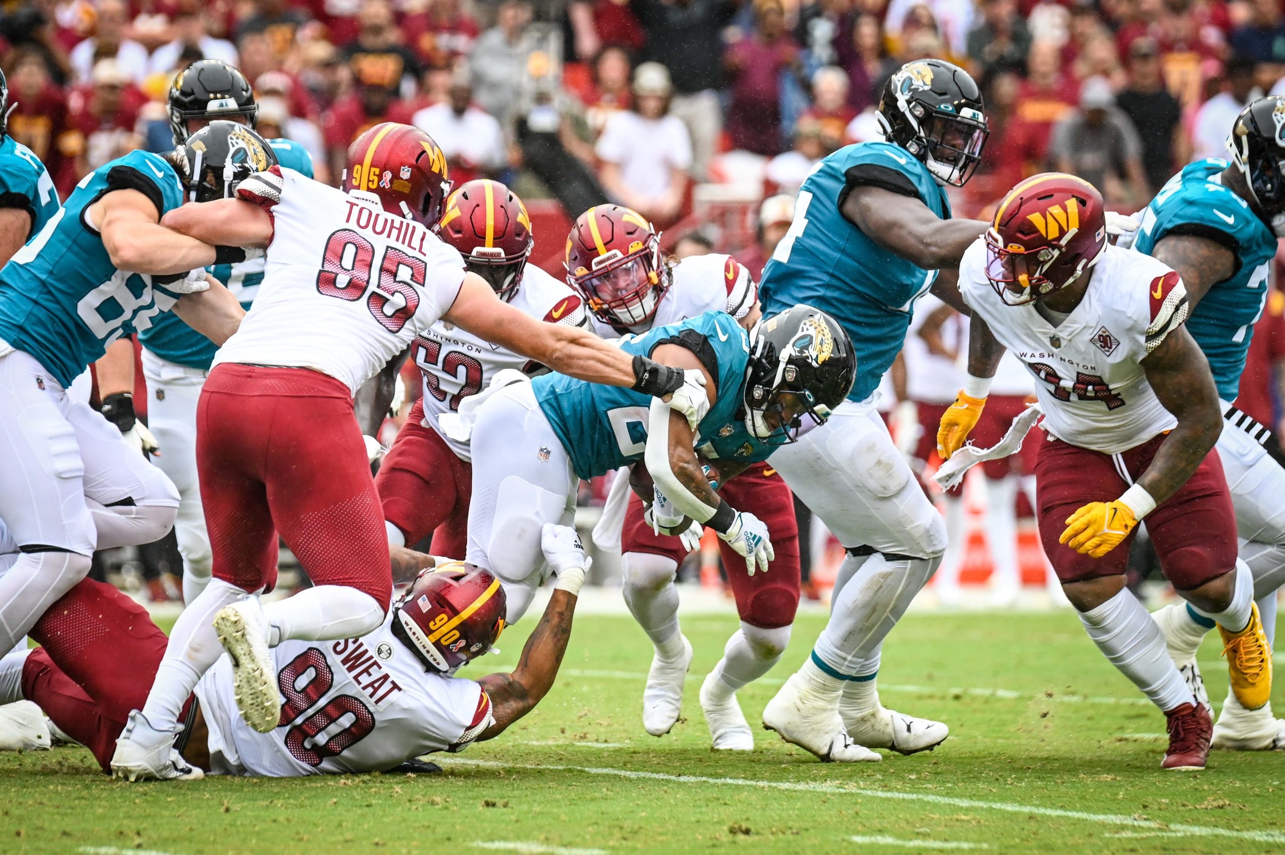 Jaguars trade left tackle Cam Robinson to the Vikings