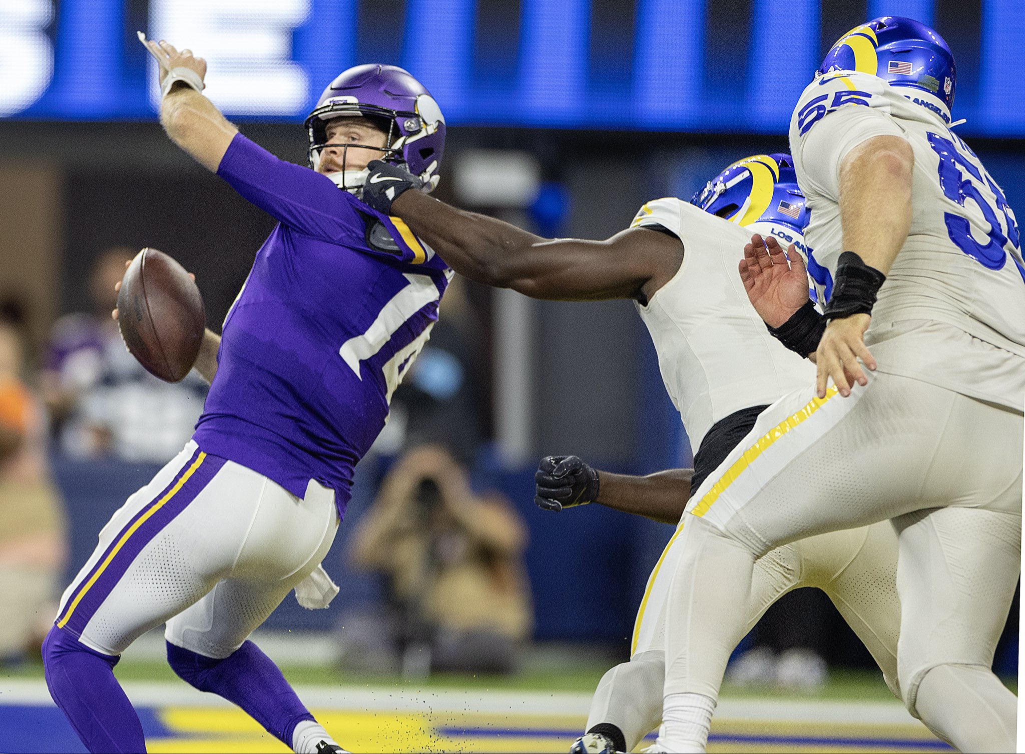 NFL referees make glaring mistake in final stages of Vikings/Rams Thursday nighter