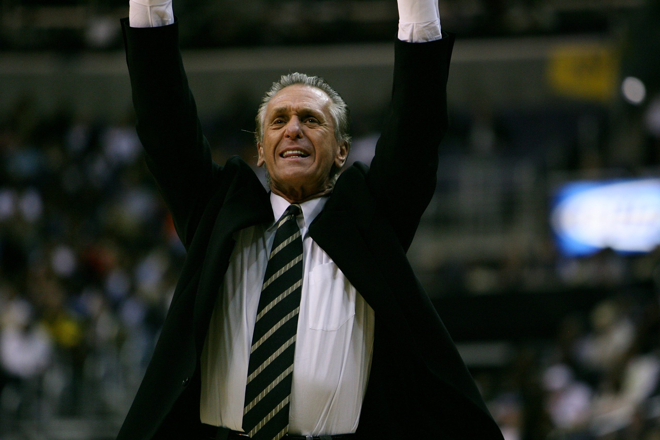 Lakers to honour Pat Riley with a statue