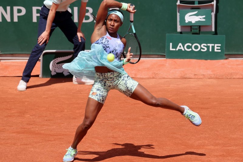 Is advertising on the tennis court becoming unsafe?