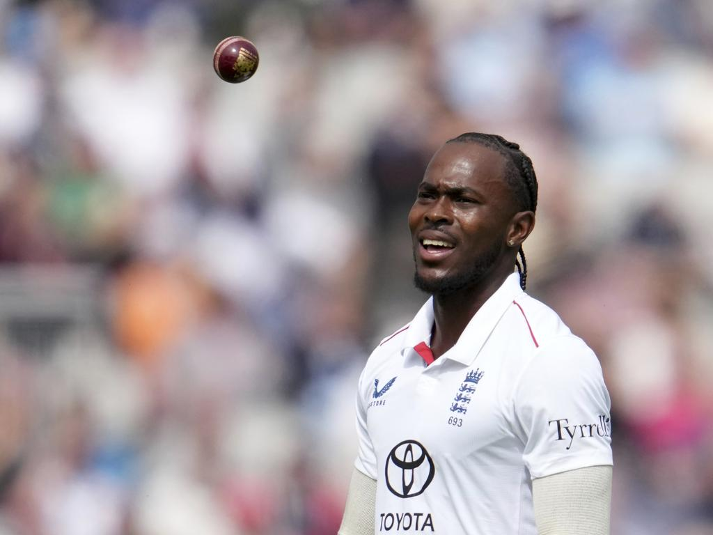 England out guns blazing with quick-heavy 12-man squad for Ashes opener