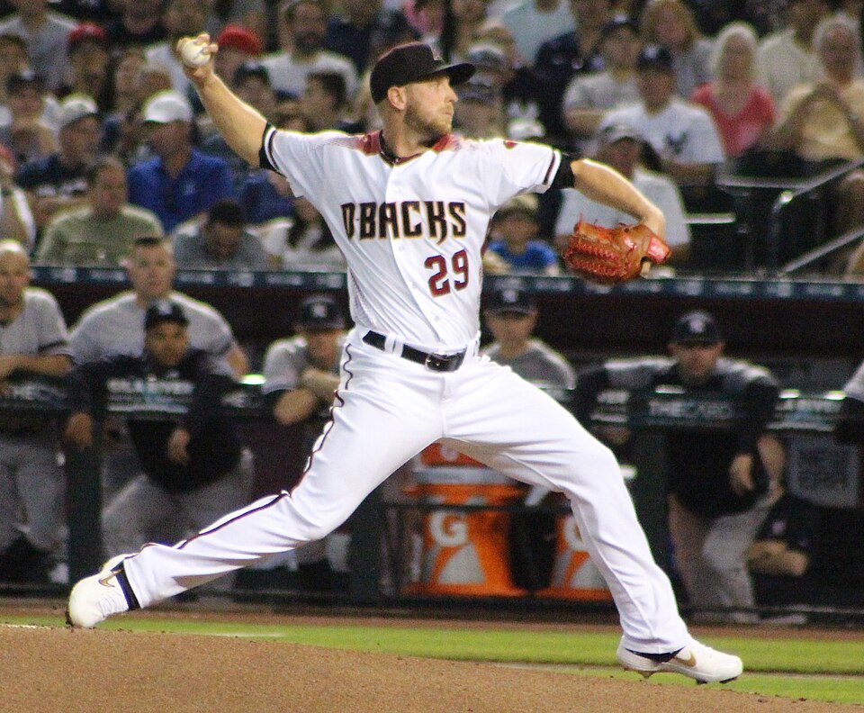 Arizona brings back starting pitcher Merrill Kelly