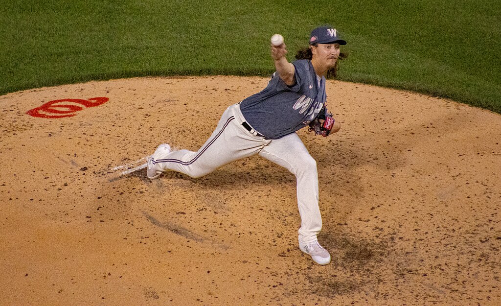 Opinion: Cubs take a risk in signing relief pitcher Hunter Harvey