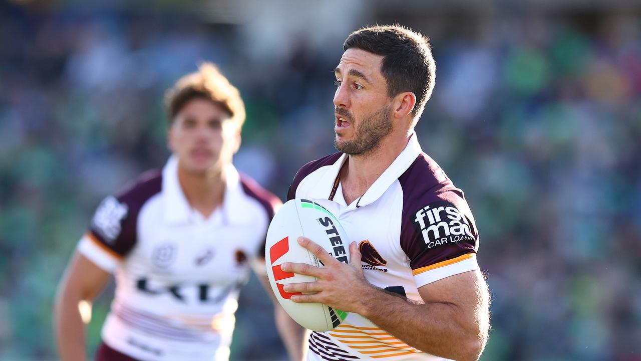 Hunt tells Broncos he’s going to keep playing, wants the halfback jersey